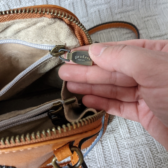 SOLD - Pratesi Firenze Crossbody Bag - EUC - Picture 13 of 16
